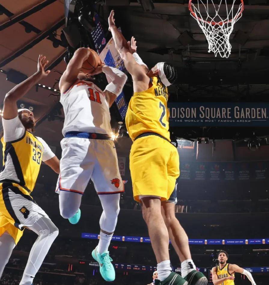 包含西亚卡姆在雄鹿比赛中出色防守，关键助攻引发热议！的词条